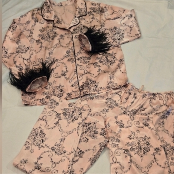 Pink & Black Floral Print Pajama Set with Feathers By Gilligan &O'Malley - Picture 1 of 10
